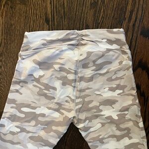 Calvin Klein light camo rouched workout leggings